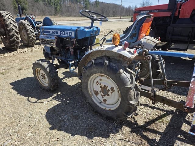 Image of Ford 1200 equipment image 4