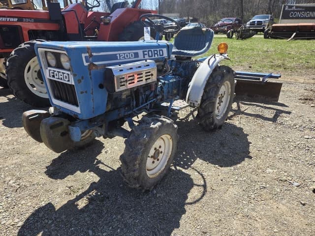 Image of Ford 1200 equipment image 2