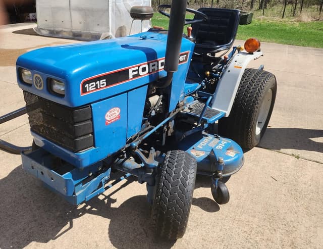 Image of Ford 1215 equipment image 1
