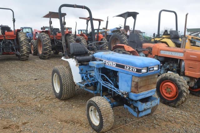 Image of Ford 1220 equipment image 3