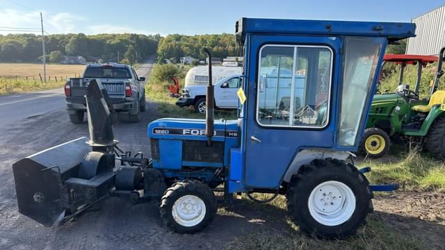 Image of Ford 1220 equipment image 1