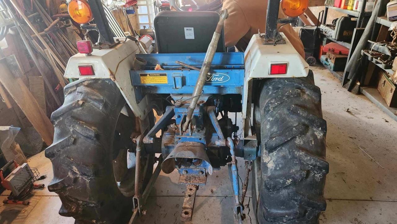 Ford 1320 Equipment Image0