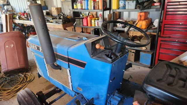 Image of Ford 1320 equipment image 3
