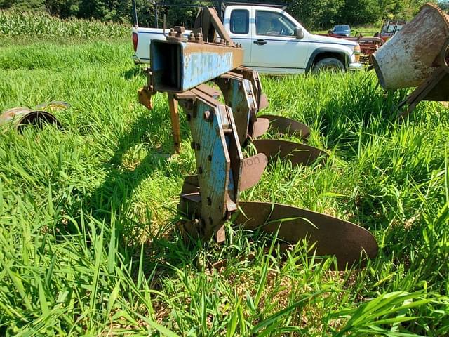 Image of Ford 140 equipment image 4