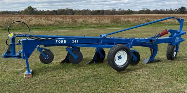 Image of Ford 142 equipment image 3