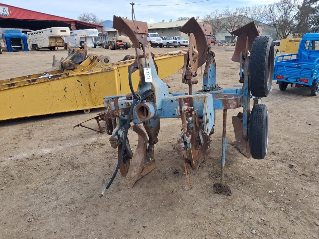 Ford 145 Equipment Image0