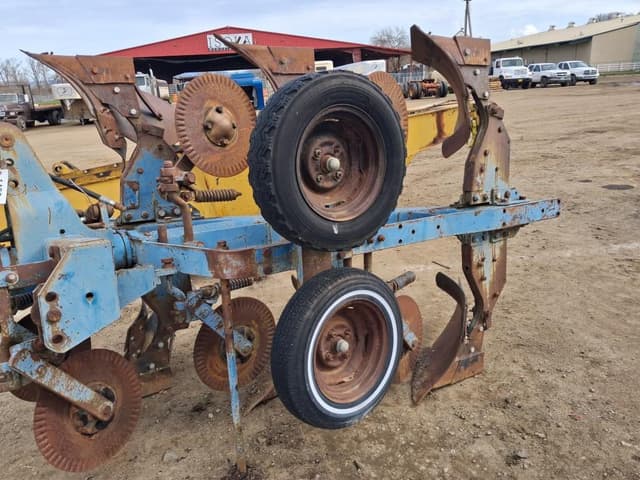 Image of Ford 145 equipment image 2