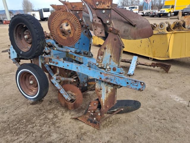 Image of Ford 145 equipment image 4