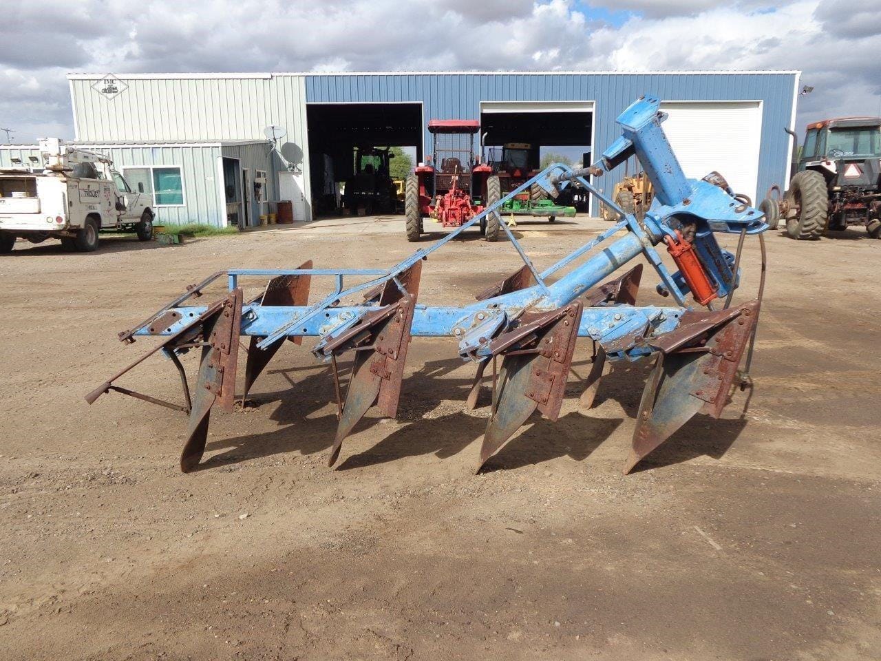 Ford 145 Equipment Image0