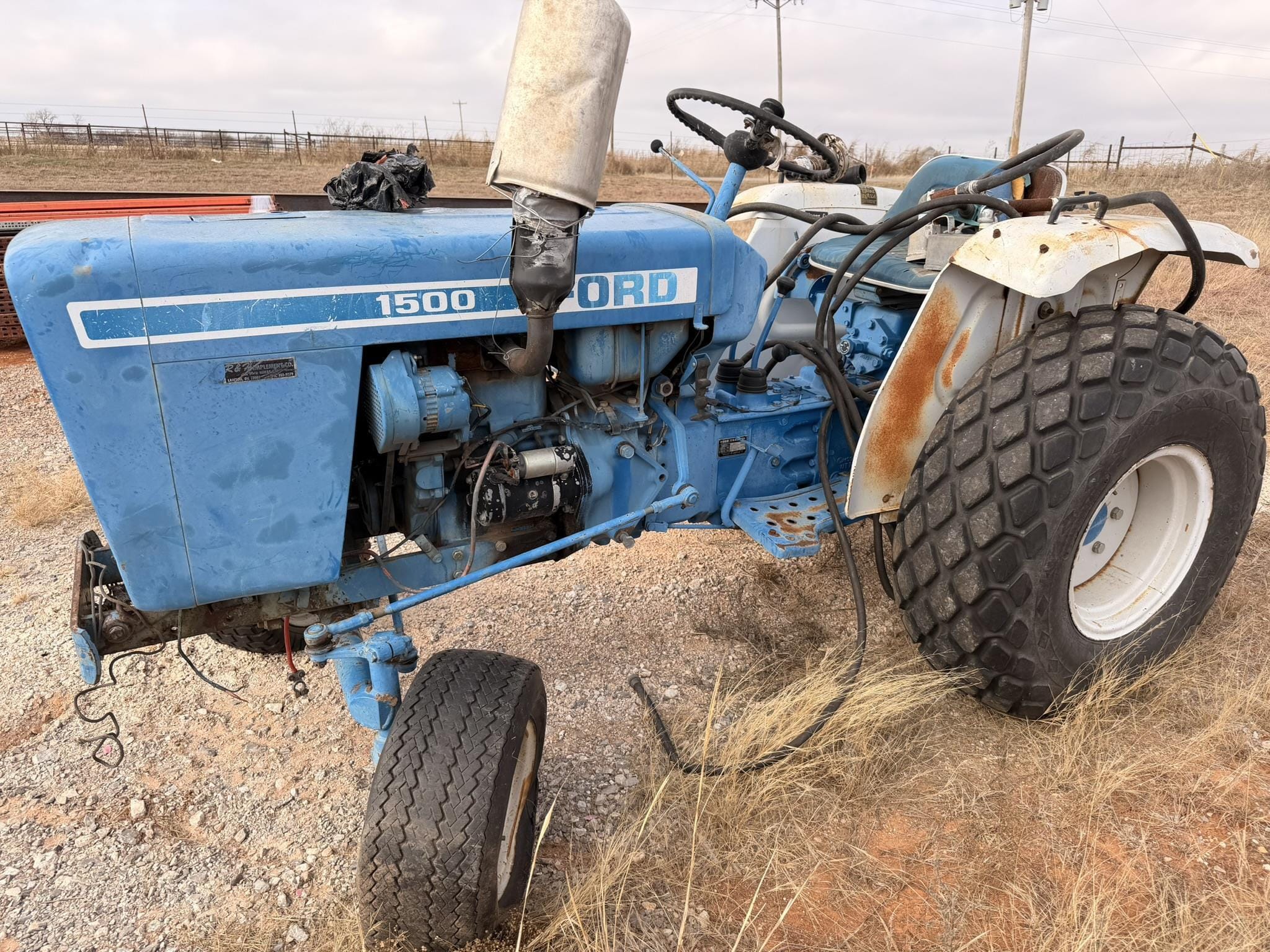 Ford 1500 Equipment Image0