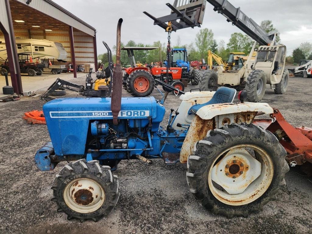 Ford 1500 Equipment Image0