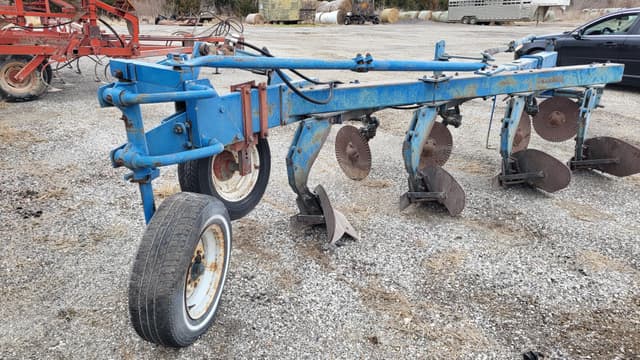 Image of Ford 151 equipment image 2