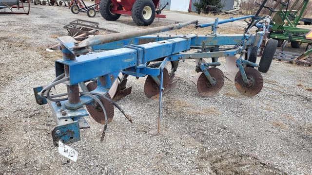 Image of Ford 151 equipment image 3