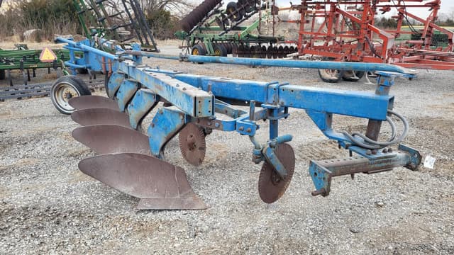 Image of Ford 151 equipment image 1