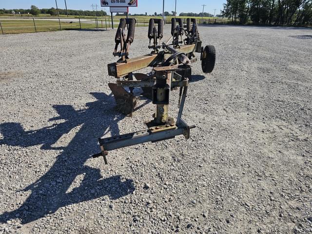 Image of Ford 151 equipment image 2