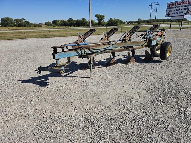 Image of Ford 151 equipment image 1