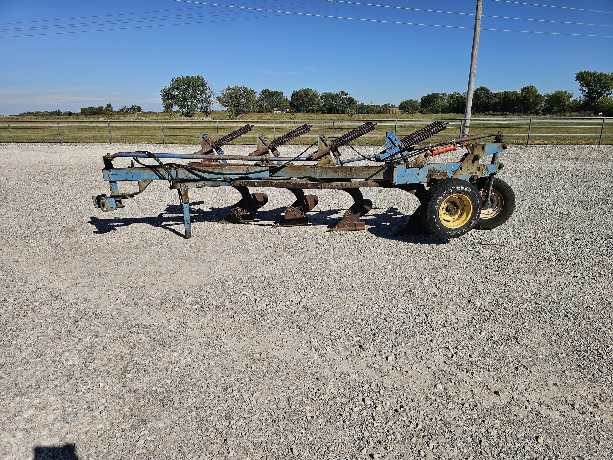 Ford 151 Equipment Image0