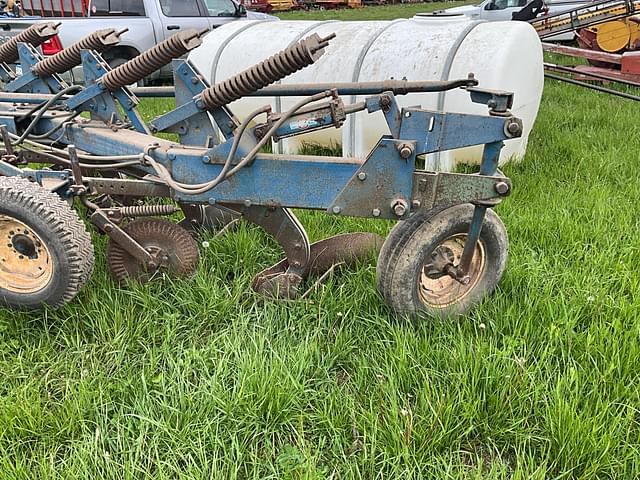 Image of Ford 151 equipment image 4