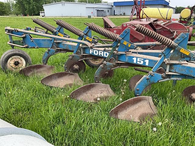 Image of Ford 151 equipment image 2