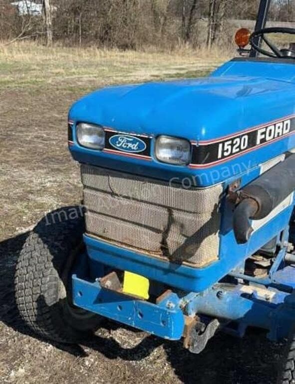 Image of Ford 1520 equipment image 1