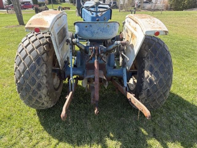 Image of Ford 1600 equipment image 1