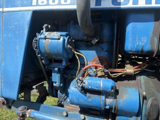 Image of Ford 1600 equipment image 4