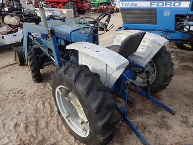 Image of Ford 1600 equipment image 4