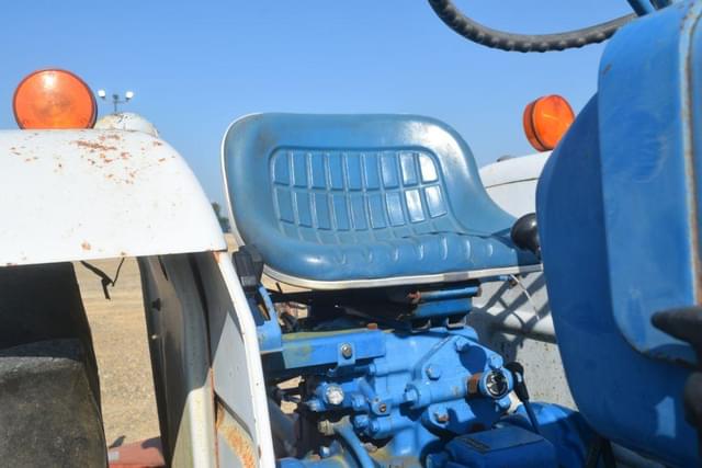 Image of Ford 1700 equipment image 4
