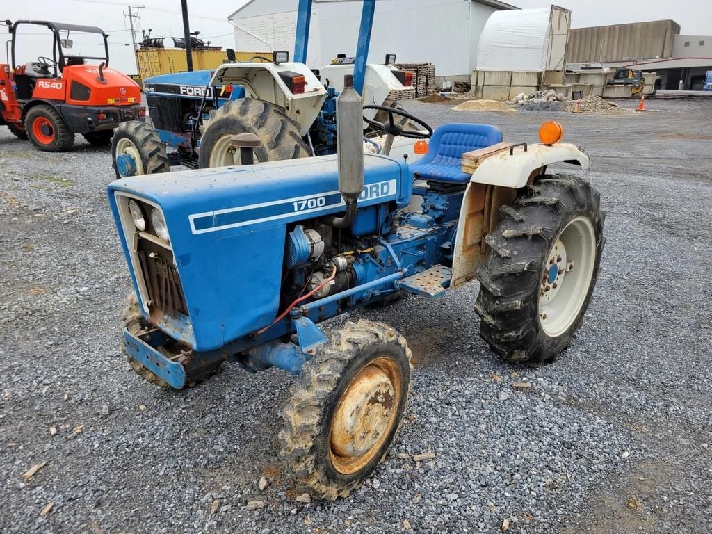 Ford 1700 Equipment Image0
