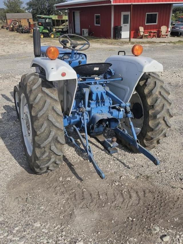 Image of Ford 1700 equipment image 4