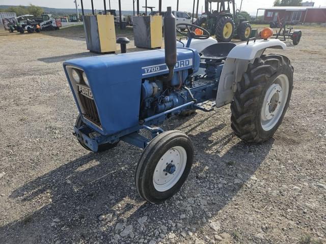 Image of Ford 1700 equipment image 2