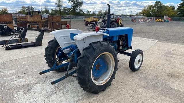 Image of Ford 1700 equipment image 3