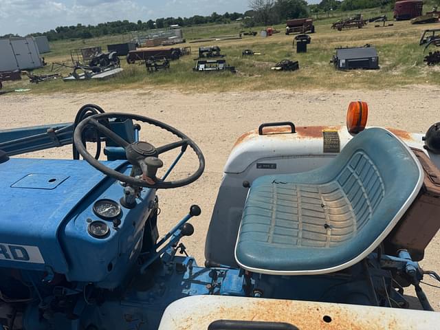 Image of Ford 1700 equipment image 4