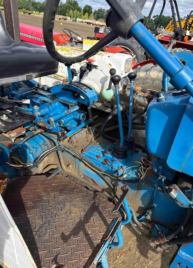 Image of Ford 1710 equipment image 3