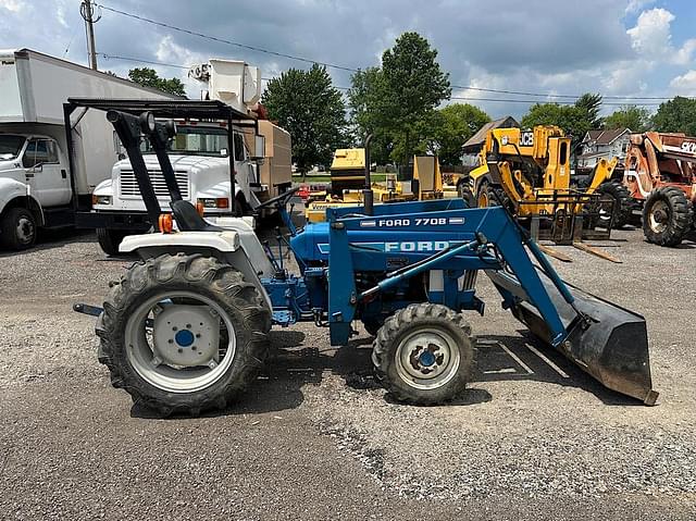 Image of Ford 1710 equipment image 3