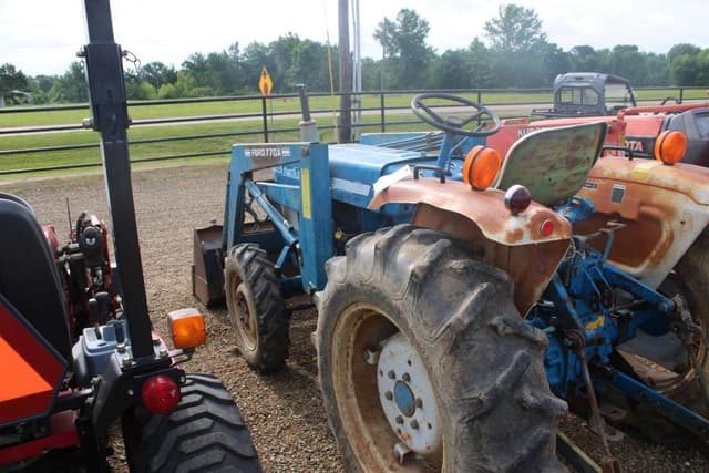 Image of Ford 1710 equipment image 4