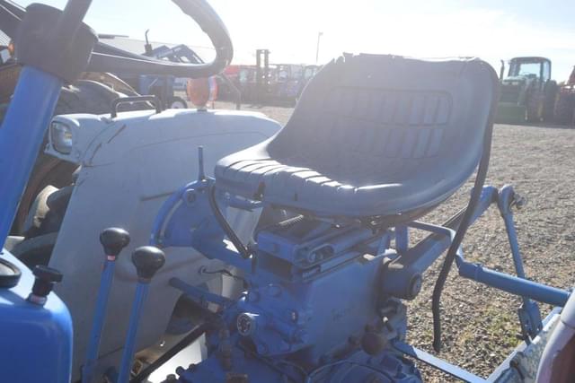 Image of Ford 1710 equipment image 4