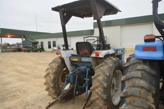 Image of Ford 1720 equipment image 2