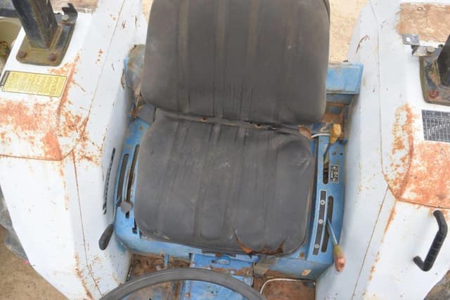 Image of Ford 1720 equipment image 4