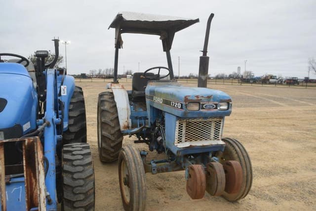 Image of Ford 1720 equipment image 3