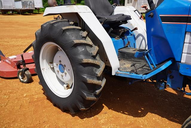 Image of Ford 1720 equipment image 4