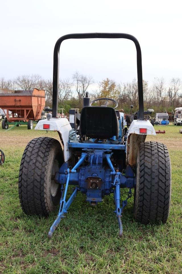 Image of Ford 1720 equipment image 2