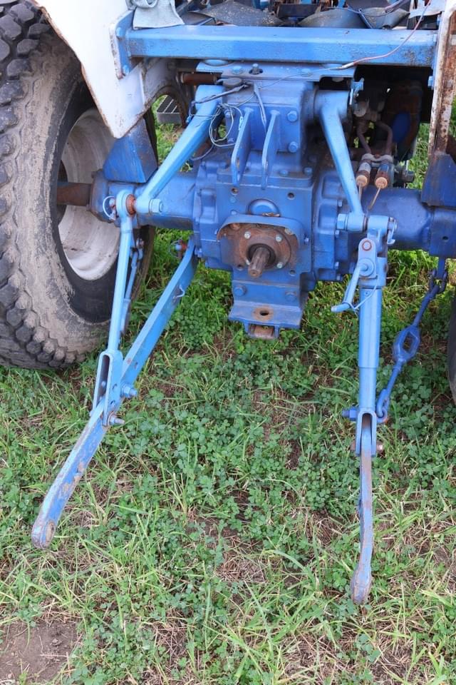 Image of Ford 1720 equipment image 3