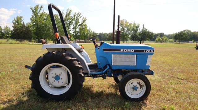 Image of Ford 1720 equipment image 4