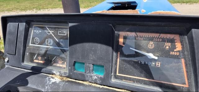 Image of Ford 1720 equipment image 4