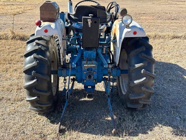Image of Ford 1900 equipment image 3