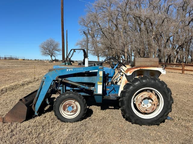 Image of Ford 1900 equipment image 1