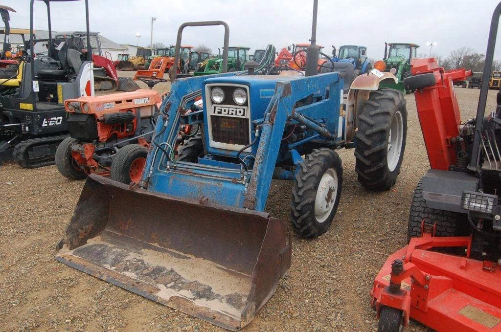 Ford 1900 Equipment Image0