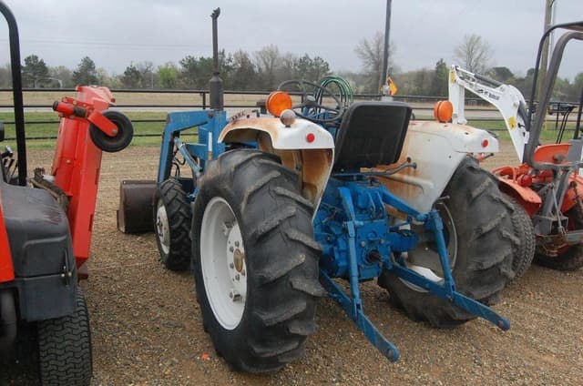 Image of Ford 1900 equipment image 1