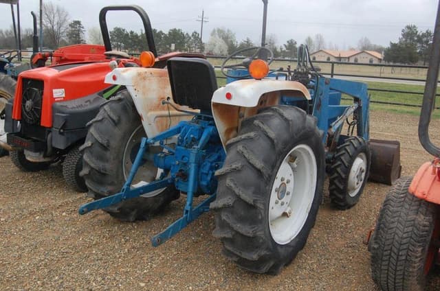 Image of Ford 1900 equipment image 2